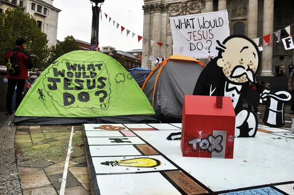 在 2011 年 10 月 27 日占领伦敦营地在圣保禄大教堂 — 图库照片