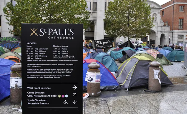 Occupy London encampment at St Paul' s Cathedral on October 27, 2011 — Stock Photo, Image
