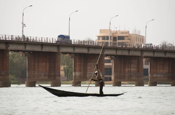 Бозе рибалка в Бамако, малі — стокове фото
