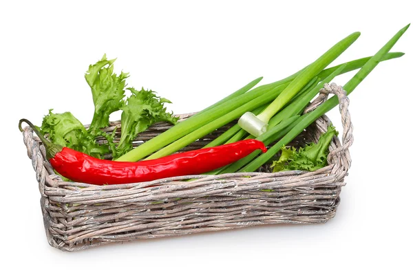 Old wicker basket with green onions, fresh lettuce and pungent r — Stock Photo, Image