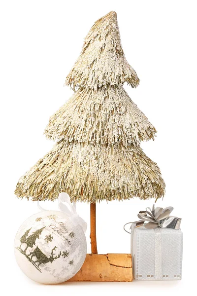 Christmas tree made ​​of straw and Christmas baubles — Stock Photo, Image