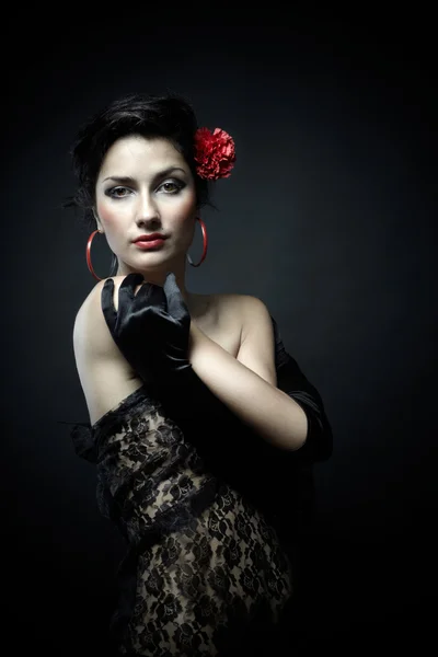 A jovem mulher bonita na imagem Carmen — Fotografia de Stock