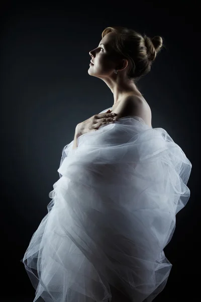 Mladá krásná nevěsta — Stock fotografie