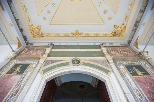 Entrada a la sala del trono en el Palacio Topkapi — Foto de Stock