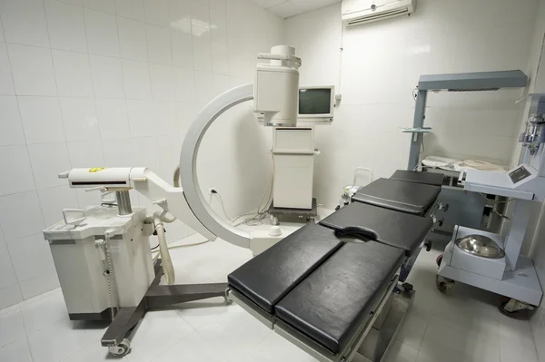 在手术室中的 x 射线机 — 图库照片