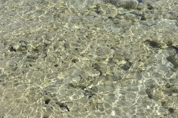 涟漪浅热带环礁湖中的水 — 图库照片