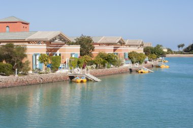 bir nehir üzerinde tatil bungalows