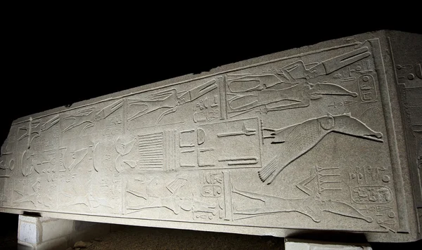 Karnak-templet i luxor på natten — Stockfoto
