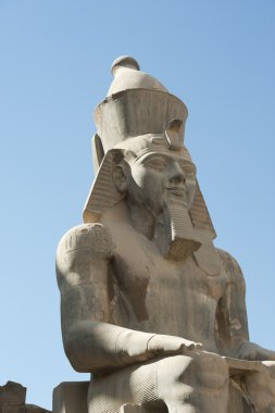 Luksor Tapınağı ramses II heykeli