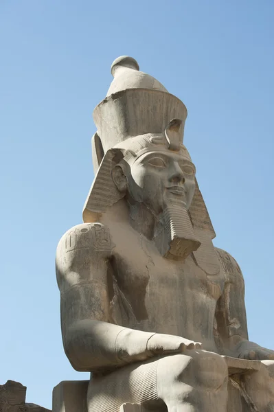 Standbeeld van ramses ii in Luxortempel — Stockfoto
