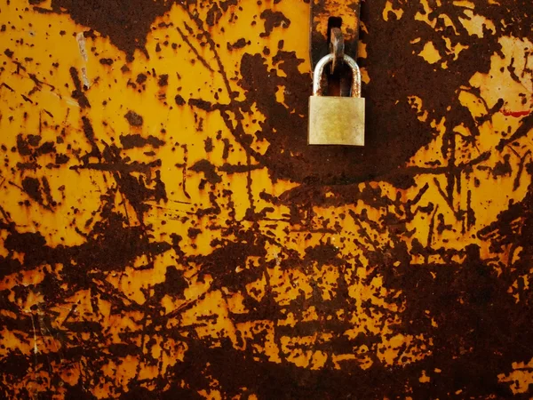 老铜锁防锈钢板 — 图库照片