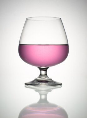 brendi cam ve yansıma Pembe şarap