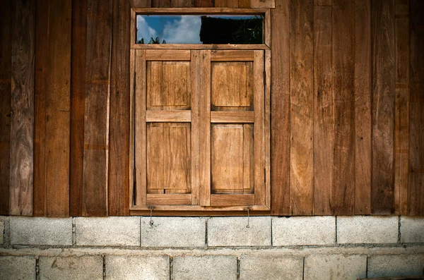 Nära gamla trä fönster — Stockfoto