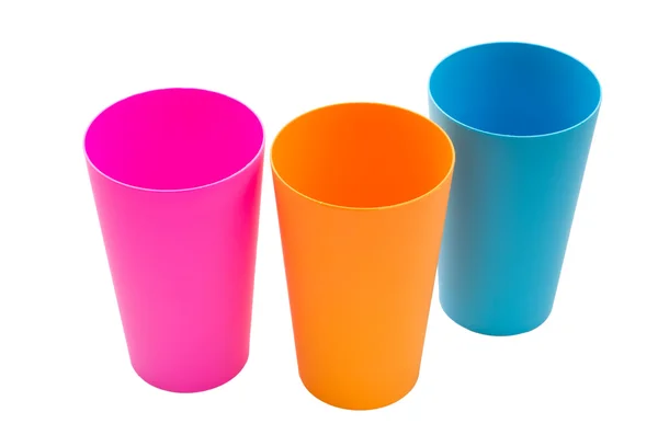 3 つの色のプラスチック製のコップ — ストック写真