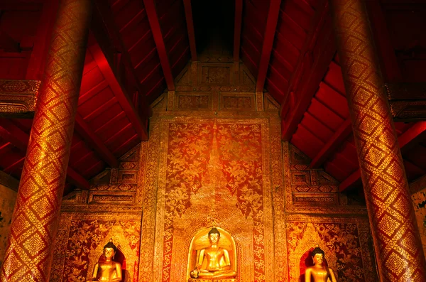 "Phra Sihing Buddha "thajské zlaté sochy Buddhy — Stock fotografie