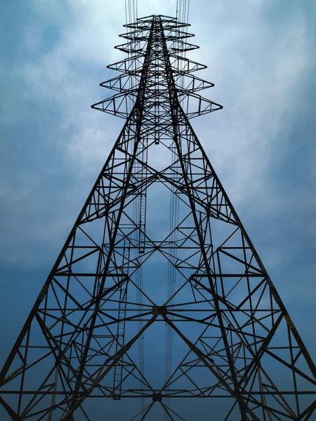높은 전압 타워의 실루엣 — 스톡 사진