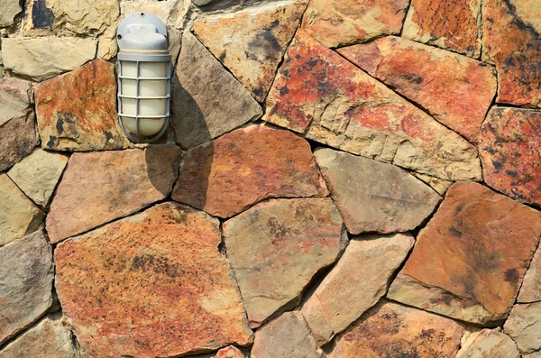 Lámpara en la pared de piedra — Foto de Stock
