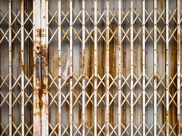 老锈折叠钢门 — 图库照片