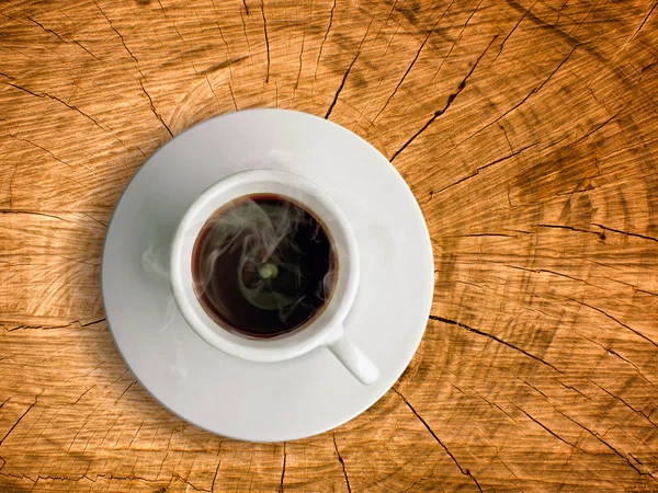 Xícara branca de café em madeira — Fotografia de Stock