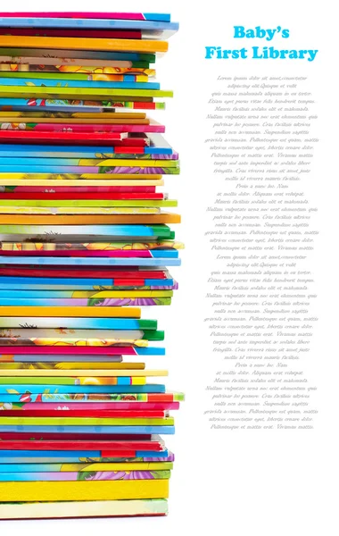 Montón de coloridos libros infantiles aislados en blanco. Primer bebé. Fotos de stock