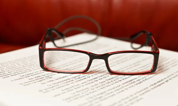 Óculos vermelhos clássicos — Fotografia de Stock