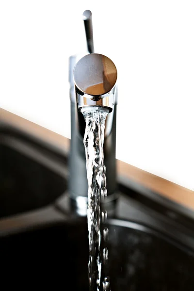 Moderner Wasserhahn — Stockfoto