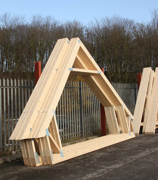 Travi del tetto in legno . — Foto Stock