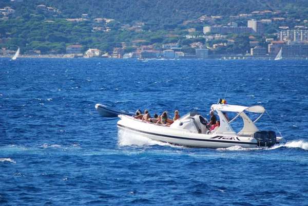 Barcos ao lado de Saint Tropez — Fotografia de Stock