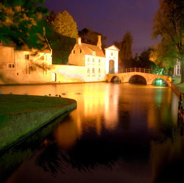 Bruggy, Belgie beguinage v noci — Stock fotografie