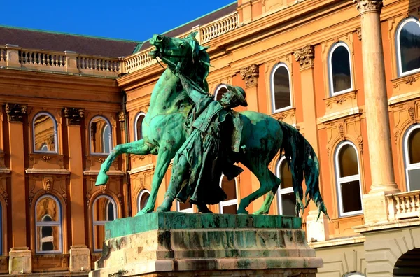 Ruiter standbeeld budapest, Hongarije — Stockfoto