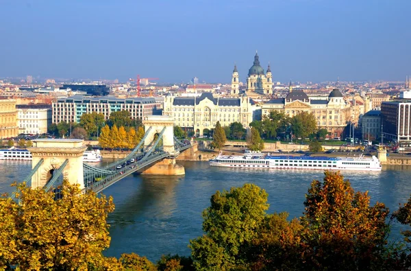 Budapeşte, Macaristan zincir köprü Manzaralı — Stok fotoğraf