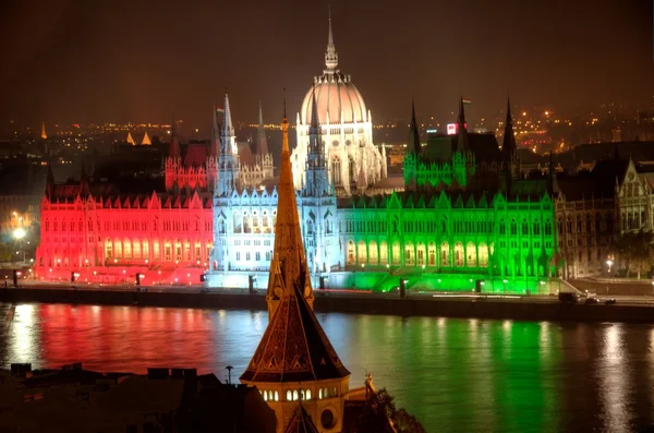 Budapest parlament épület éjjel — Stock Fotó