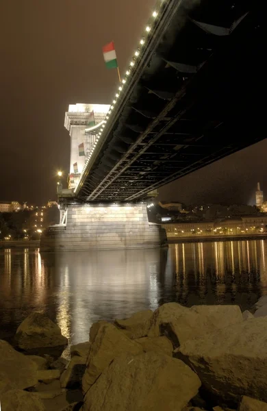 Budapeşte zincir köprü gece — Stok fotoğraf