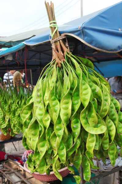 Grüne Bohnen auf dem Markt Stockbild