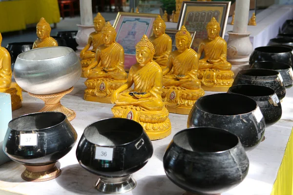 Nabídka buddha chrám uvnitř — Stock fotografie