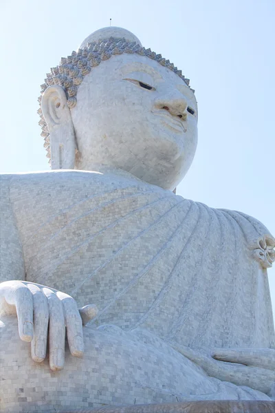 Stora Buddhastatyn i phuket Stockbild