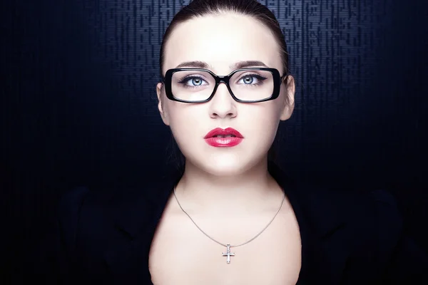 Σέξι κορίτσι στο κομψό γυαλιά, studio που γυρίστηκε — Φωτογραφία Αρχείου