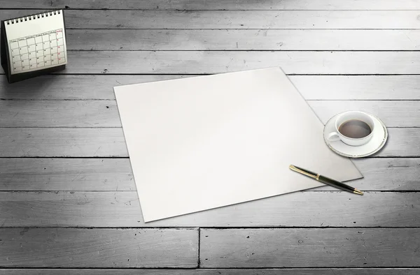 Έτοιμη για το δικό σας κείμενο, στυλό & καφέ λευκό χαρτί — Φωτογραφία Αρχείου
