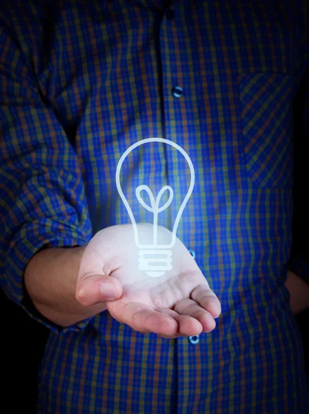 Mão segurando lâmpada. conceito de energia — Fotografia de Stock