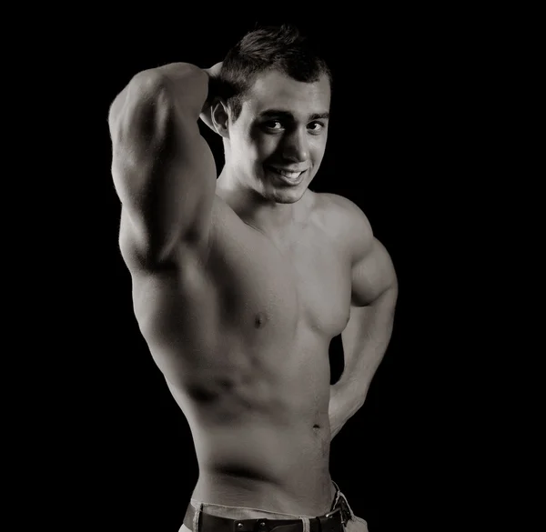 Kaslarına gösterilen vücut geliştirmeci — Stok fotoğraf