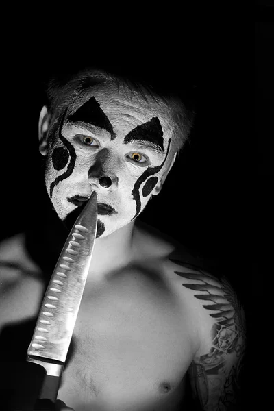 Böser Clown mit Messer — Stockfoto