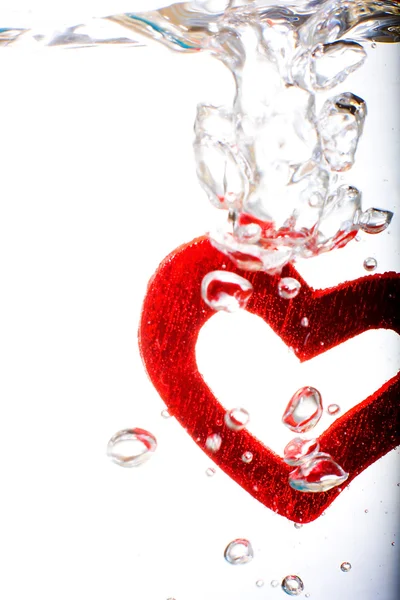 San Valentino con cuore rosso in acqua — Foto Stock