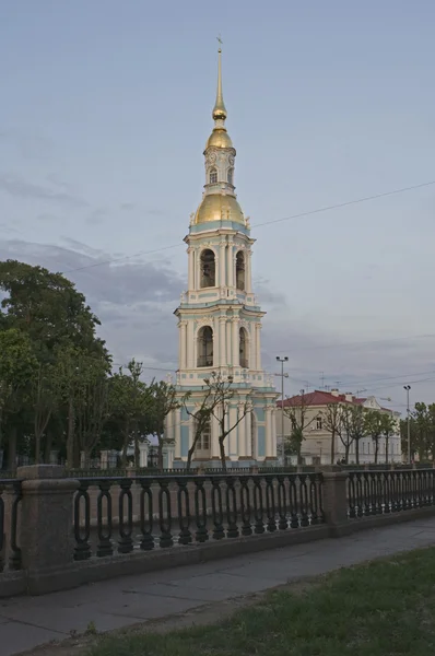 Soort op kathedraal Nikolsky de klokkentoren — Stockfoto