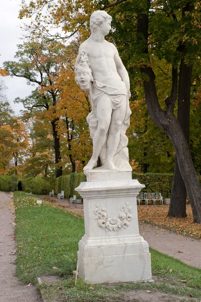 在叶卡捷琳娜宫公园的雕像. — 图库照片