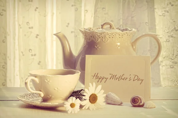 Cartão de nota com bule e xícara para o dia da mãe — Fotografia de Stock