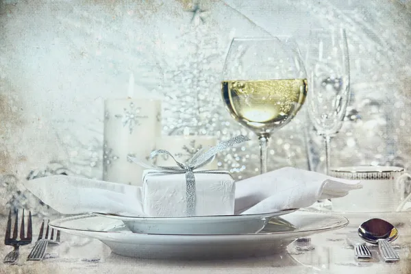 Feestelijke zilveren diner instelling voor de feestdagen — Stockfoto