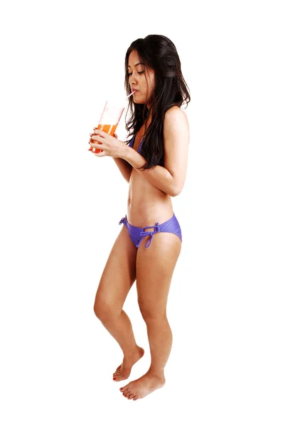 Bikini fille avec du jus . — Photo