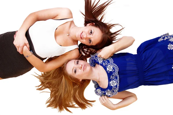 Zwei Freundinnen auf dem Fußboden. — Stockfoto