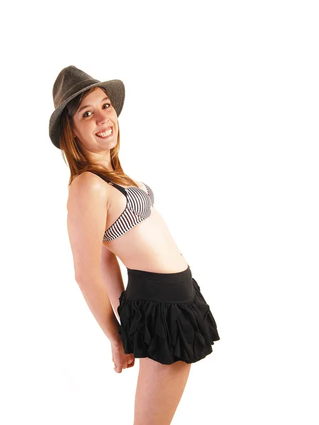 Dziewczyna w spódnicy i biustonosz. — Zdjęcie stockowe