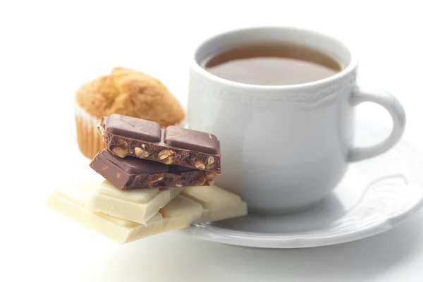 Staaf-van-chocolade, koffie en muffin op wit wordt geïsoleerd — Stockfoto